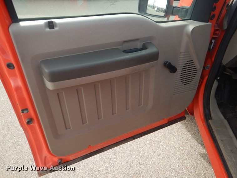 image for item DE4416 2009 Ford F250 Super Duty utility bed pickup truck