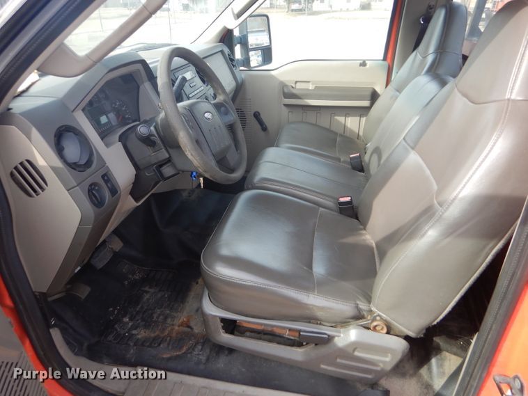 image for item DE4416 2009 Ford F250 Super Duty utility bed pickup truck