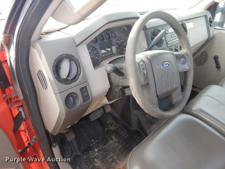 image for item DE4416 2009 Ford F250 Super Duty utility bed pickup truck