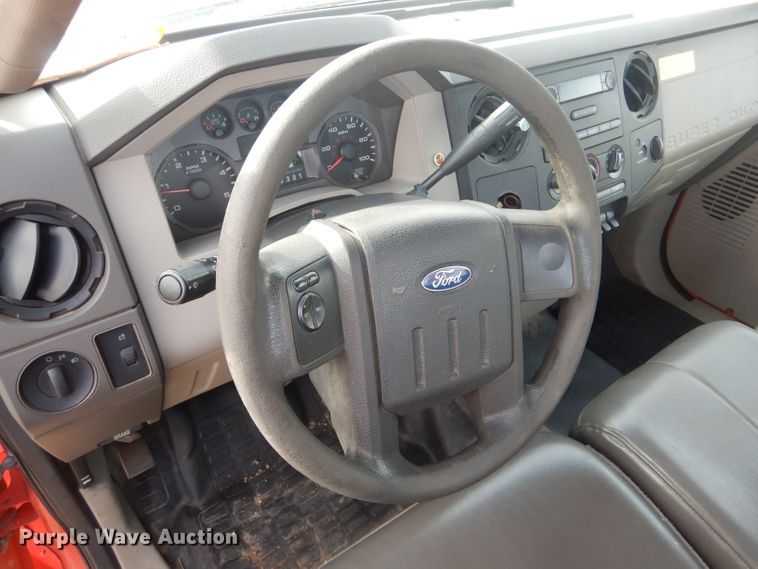 image for item DE4416 2009 Ford F250 Super Duty utility bed pickup truck