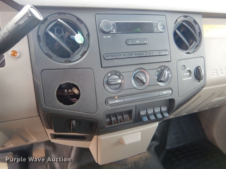 image for item DE4416 2009 Ford F250 Super Duty utility bed pickup truck