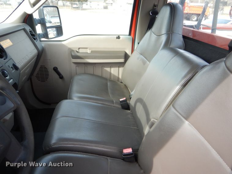 image for item DE4416 2009 Ford F250 Super Duty utility bed pickup truck