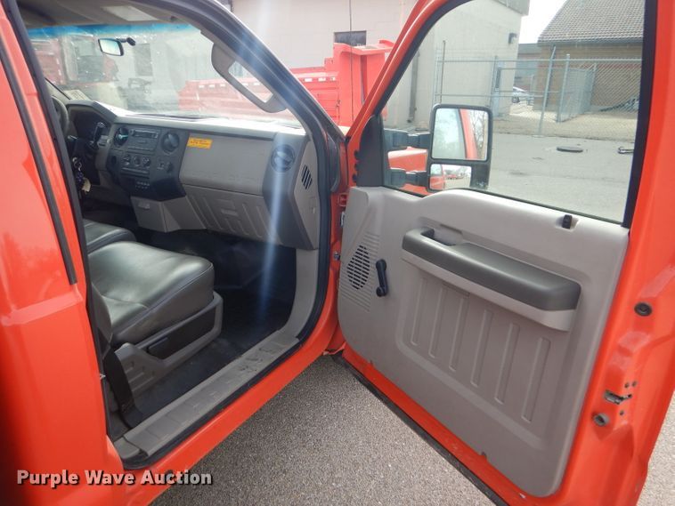 image for item DE4416 2009 Ford F250 Super Duty utility bed pickup truck