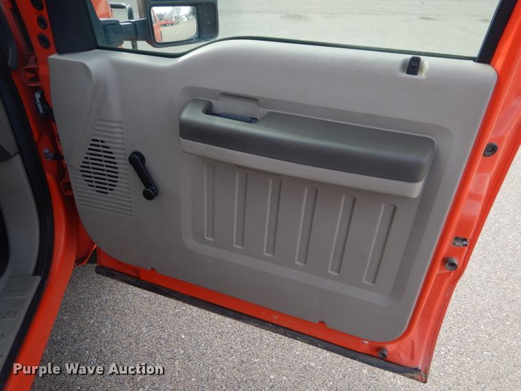 image for item DE4416 2009 Ford F250 Super Duty utility bed pickup truck