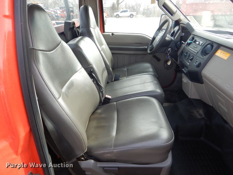 image for item DE4416 2009 Ford F250 Super Duty utility bed pickup truck