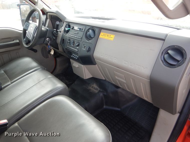 image for item DE4416 2009 Ford F250 Super Duty utility bed pickup truck