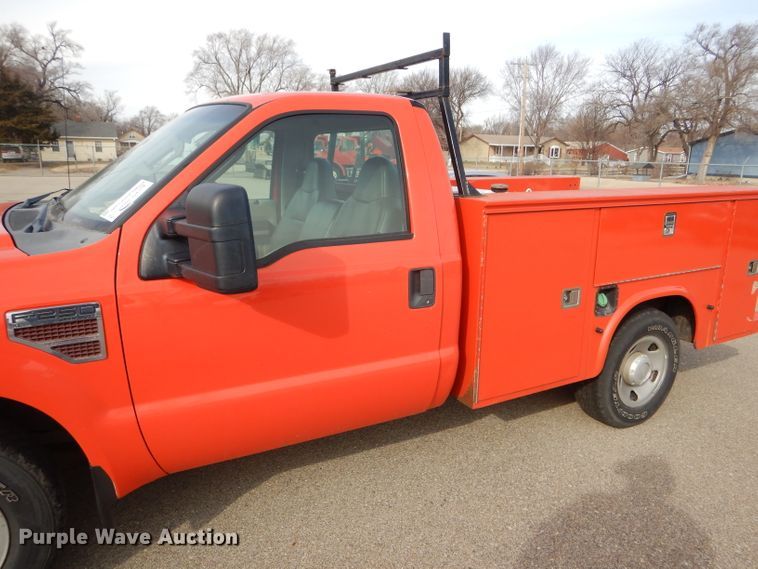 image for item DE4416 2009 Ford F250 Super Duty utility bed pickup truck