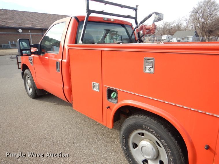 image for item DE4416 2009 Ford F250 Super Duty utility bed pickup truck