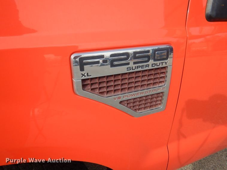 image for item DE4416 2009 Ford F250 Super Duty utility bed pickup truck