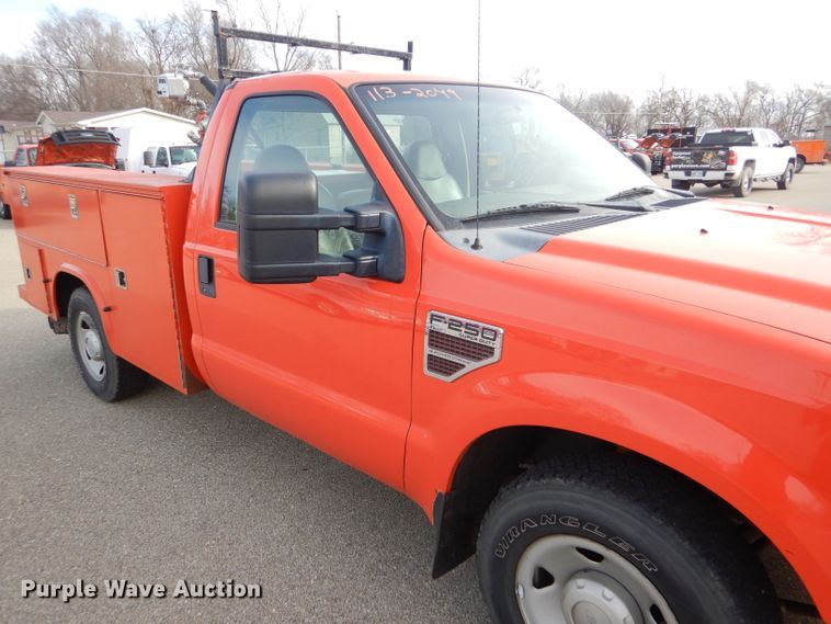 image for item DE4416 2009 Ford F250 Super Duty utility bed pickup truck