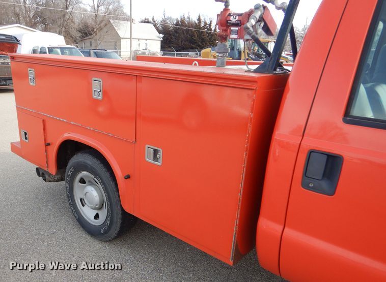 image for item DE4416 2009 Ford F250 Super Duty utility bed pickup truck