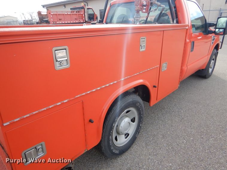 image for item DE4416 2009 Ford F250 Super Duty utility bed pickup truck