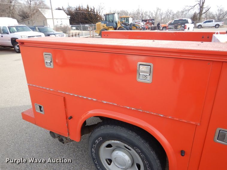 image for item DE4416 2009 Ford F250 Super Duty utility bed pickup truck