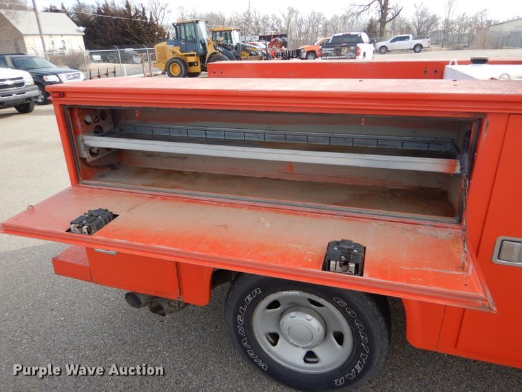 image for item DE4416 2009 Ford F250 Super Duty utility bed pickup truck