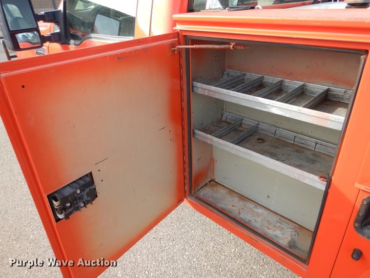 image for item DE4416 2009 Ford F250 Super Duty utility bed pickup truck