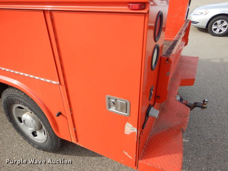 image for item DE4416 2009 Ford F250 Super Duty utility bed pickup truck