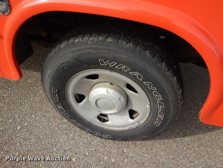 image for item DE4416 2009 Ford F250 Super Duty utility bed pickup truck