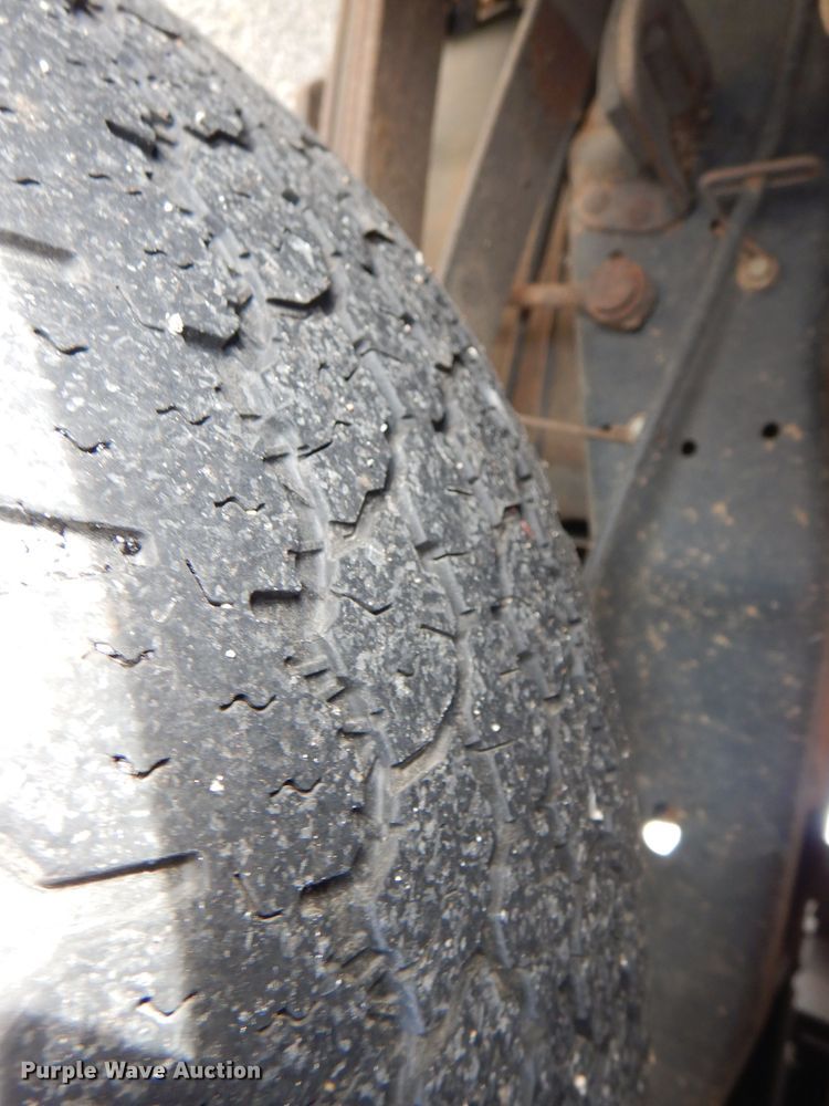 image for item DE4416 2009 Ford F250 Super Duty utility bed pickup truck