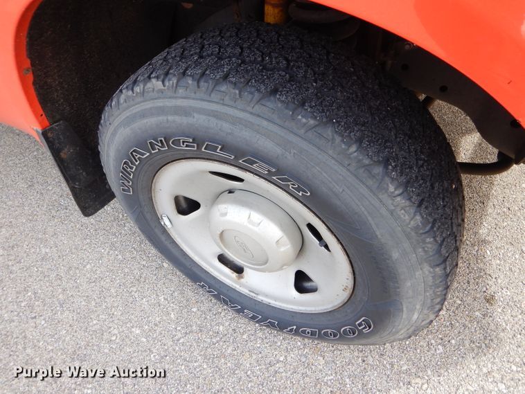 image for item DE4416 2009 Ford F250 Super Duty utility bed pickup truck