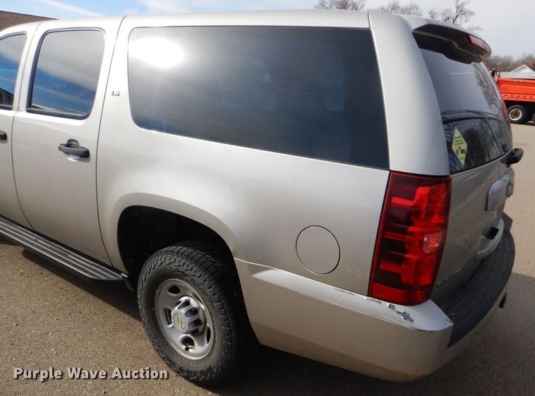 image for item DE4417 2008 Chevrolet Suburban 2500 SUV