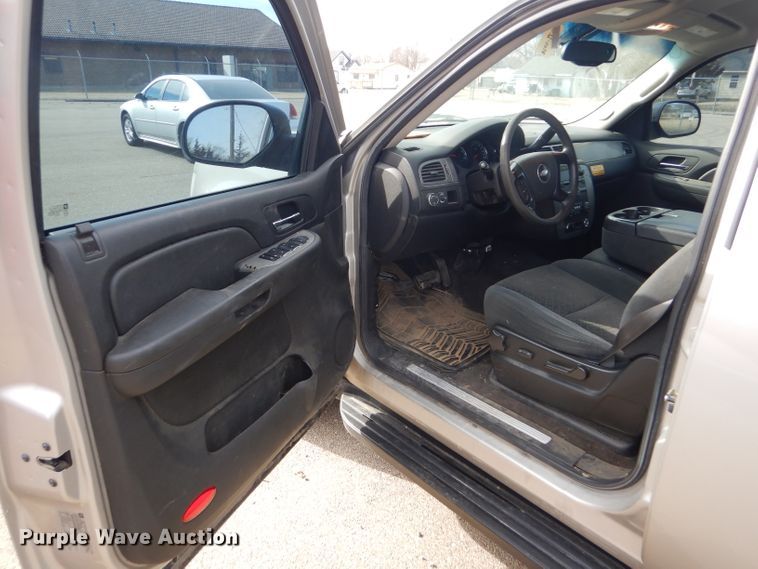 image for item DE4417 2008 Chevrolet Suburban 2500 SUV
