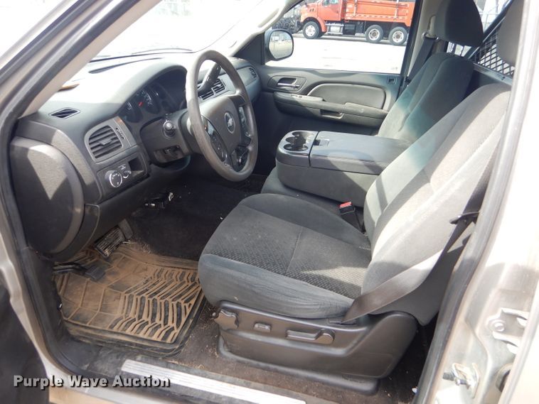 image for item DE4417 2008 Chevrolet Suburban 2500 SUV