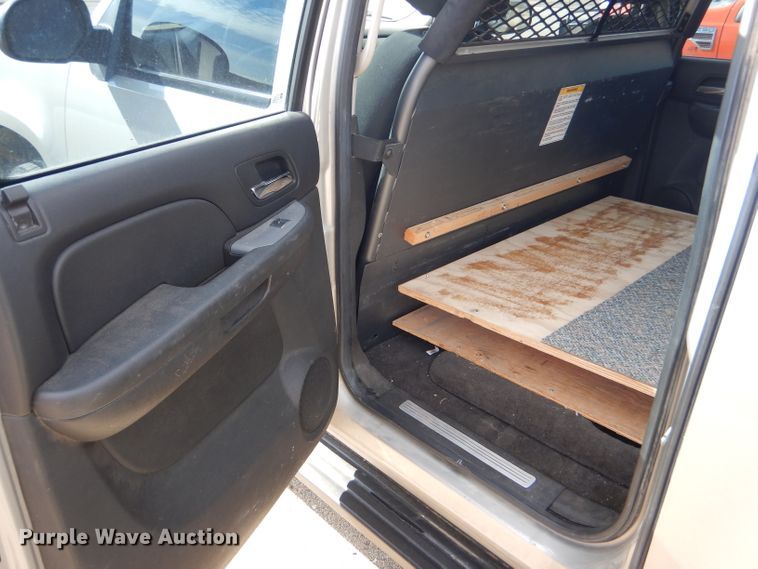 image for item DE4417 2008 Chevrolet Suburban 2500 SUV