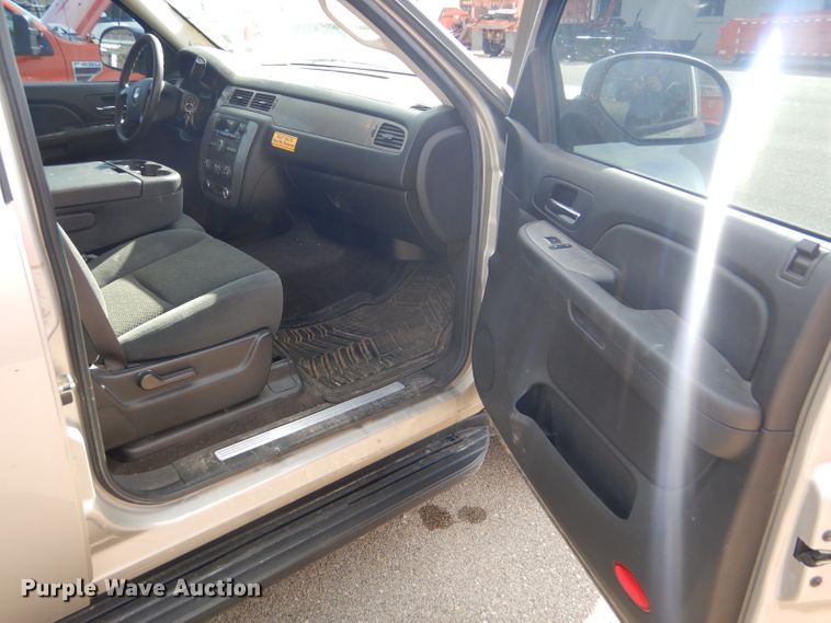 image for item DE4417 2008 Chevrolet Suburban 2500 SUV