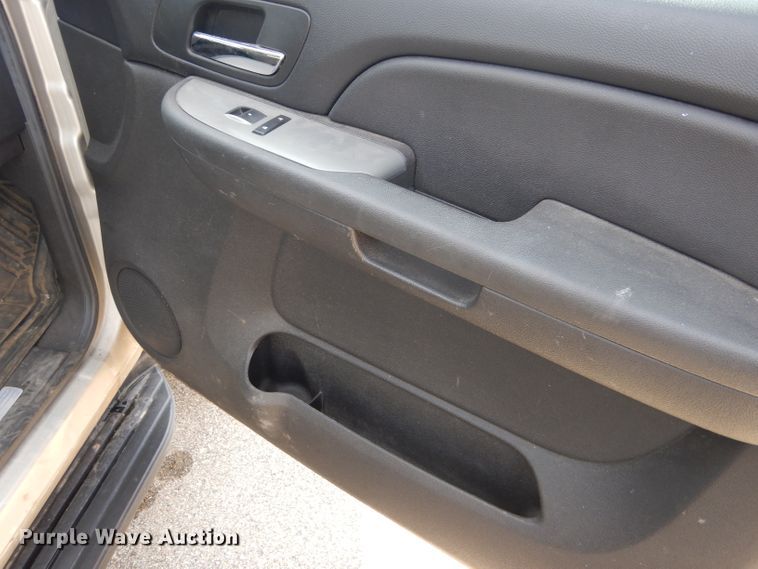 image for item DE4417 2008 Chevrolet Suburban 2500 SUV