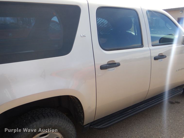 image for item DE4417 2008 Chevrolet Suburban 2500 SUV