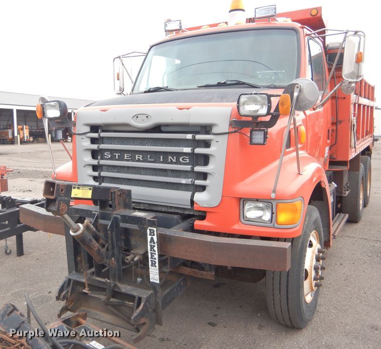 image for item DE4425 2001 Sterling LT7501 dump truck
