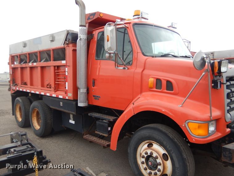 image for item DE4425 2001 Sterling LT7501 dump truck