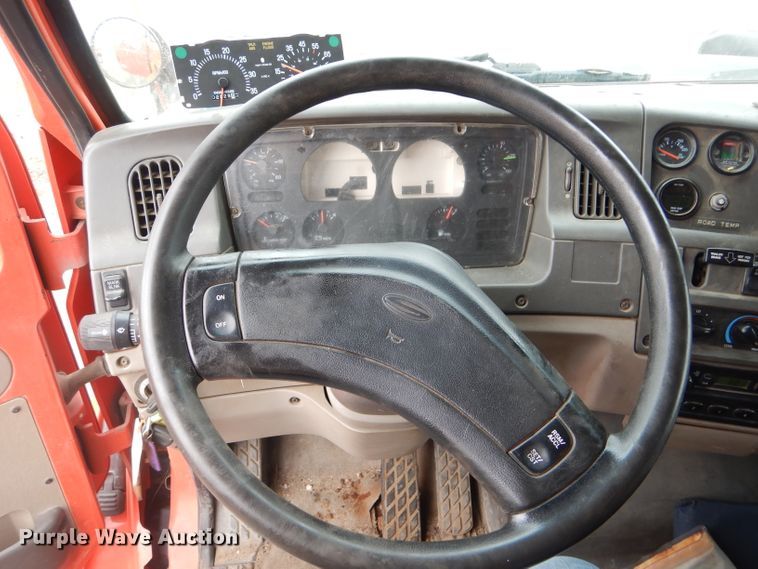 image for item DE4425 2001 Sterling LT7501 dump truck