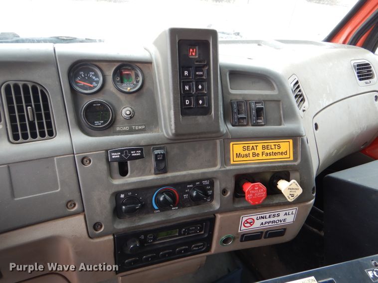 image for item DE4425 2001 Sterling LT7501 dump truck