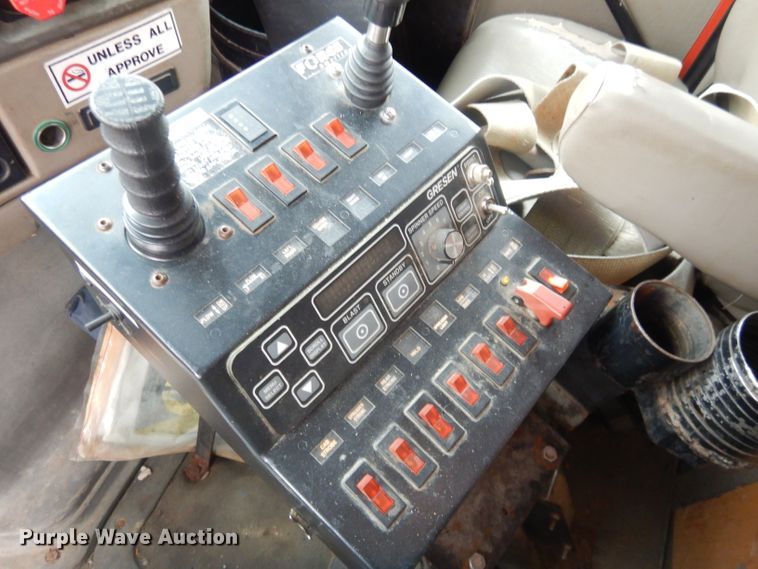 image for item DE4425 2001 Sterling LT7501 dump truck