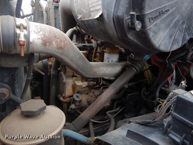 image for item DE4425 2001 Sterling LT7501 dump truck