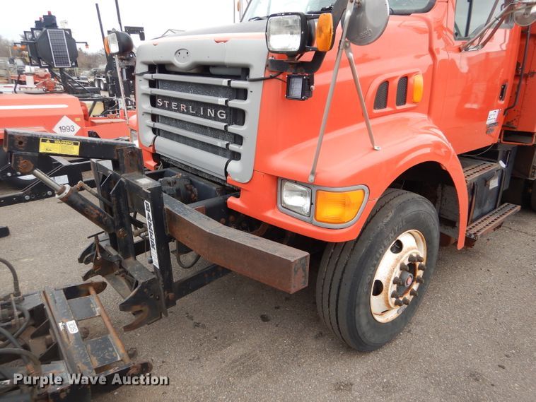 image for item DE4425 2001 Sterling LT7501 dump truck