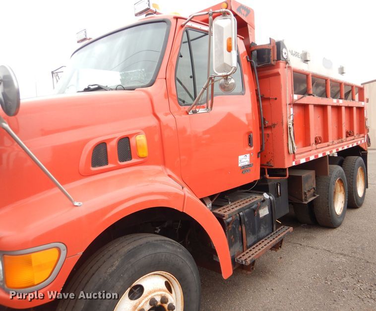 image for item DE4425 2001 Sterling LT7501 dump truck