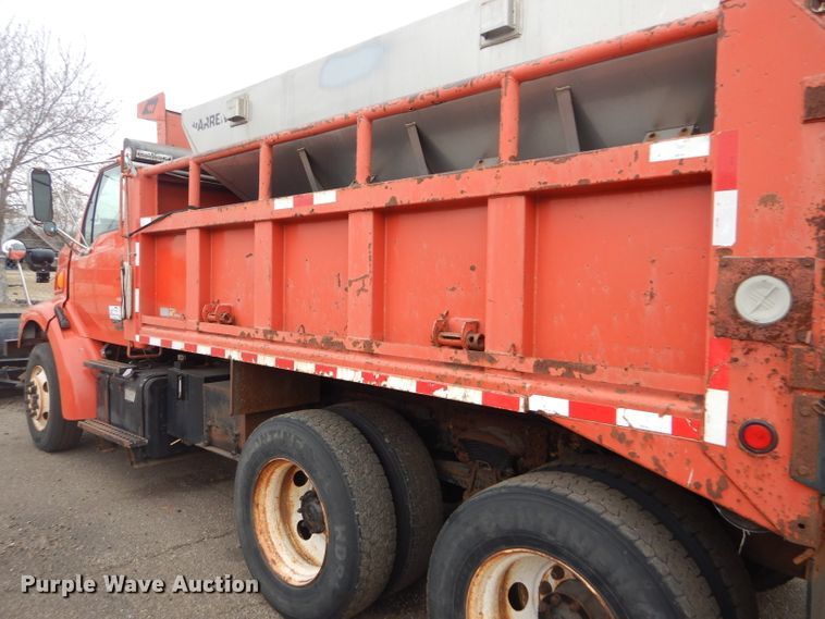 image for item DE4425 2001 Sterling LT7501 dump truck