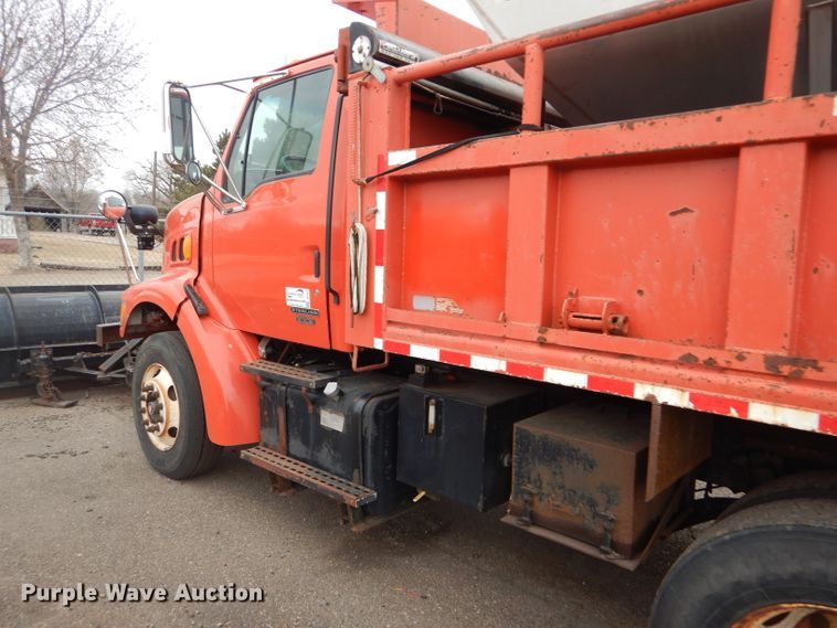 image for item DE4425 2001 Sterling LT7501 dump truck