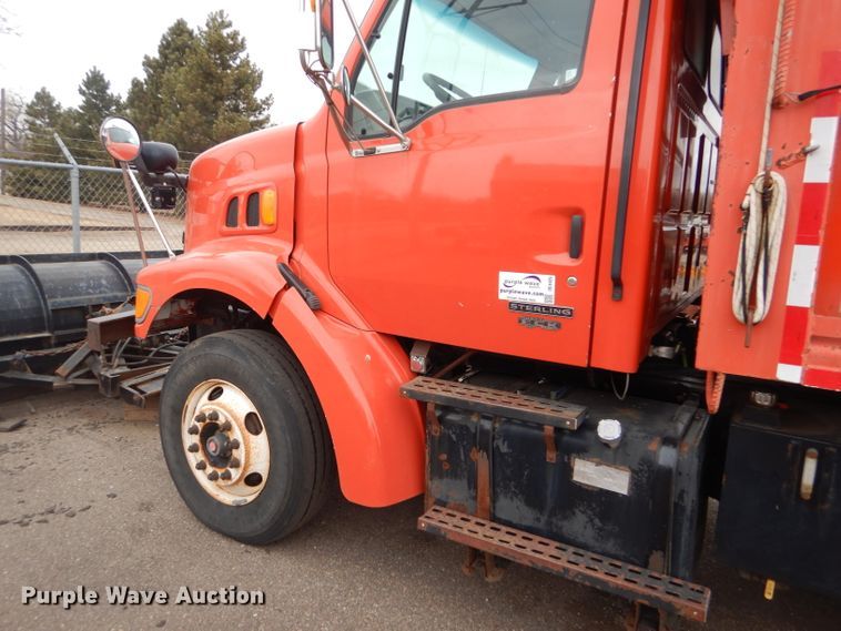 image for item DE4425 2001 Sterling LT7501 dump truck
