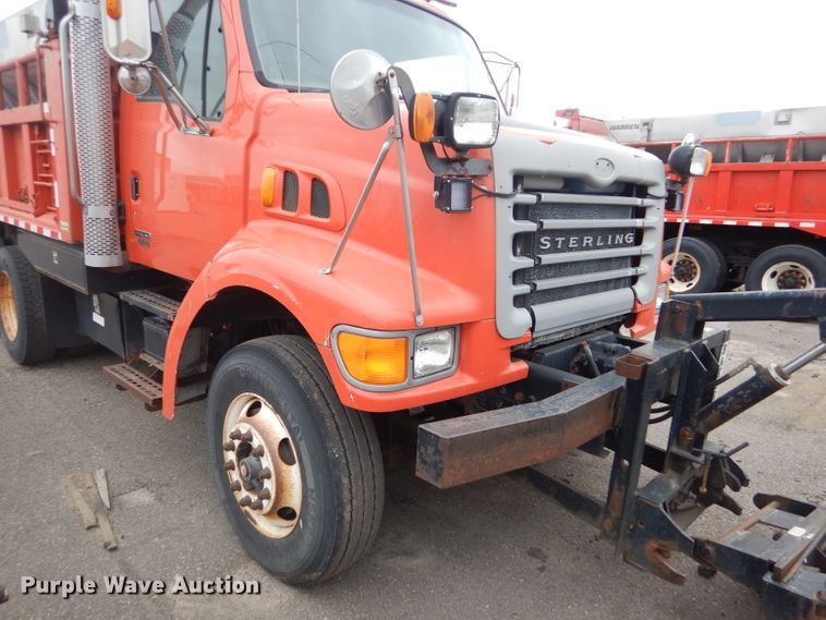 image for item DE4425 2001 Sterling LT7501 dump truck