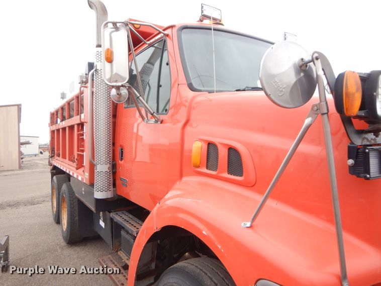 image for item DE4425 2001 Sterling LT7501 dump truck