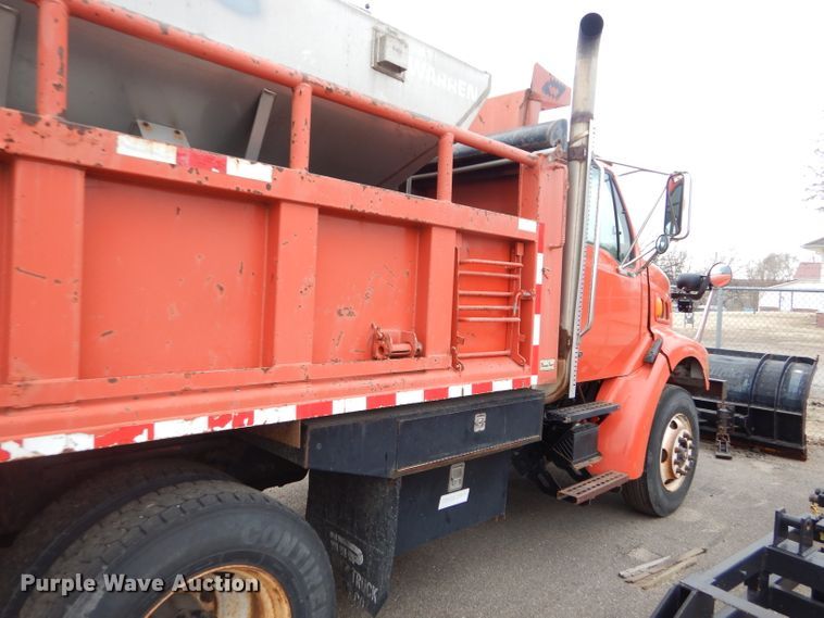 image for item DE4425 2001 Sterling LT7501 dump truck