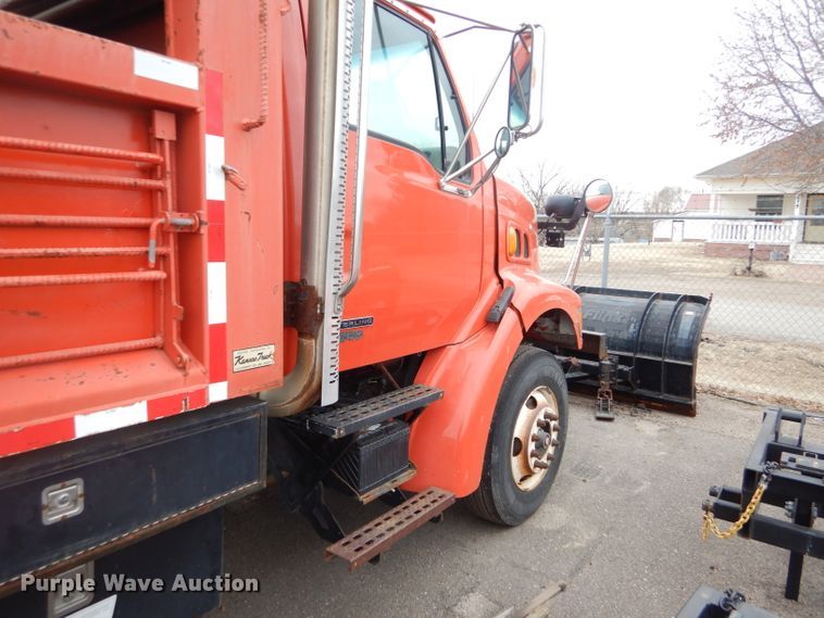 image for item DE4425 2001 Sterling LT7501 dump truck