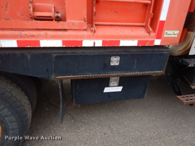 image for item DE4425 2001 Sterling LT7501 dump truck