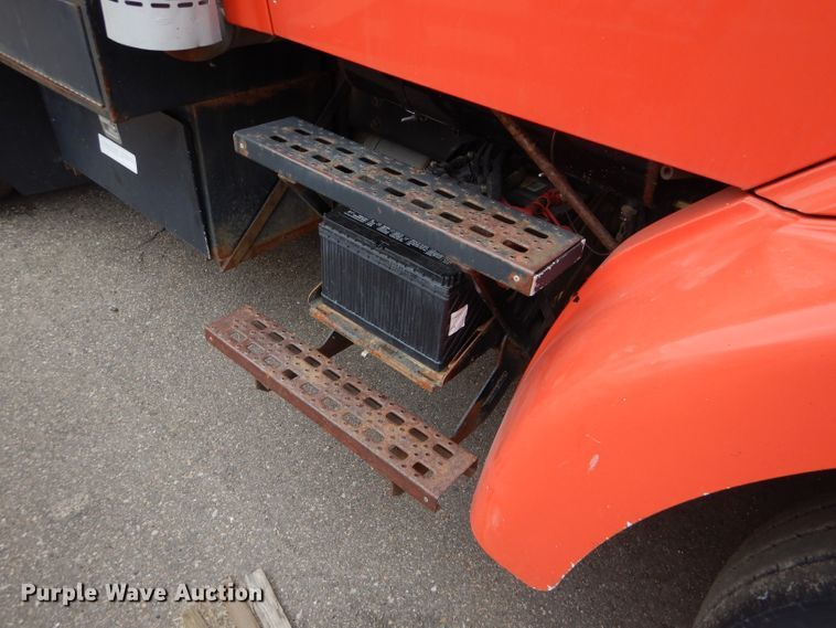 image for item DE4425 2001 Sterling LT7501 dump truck