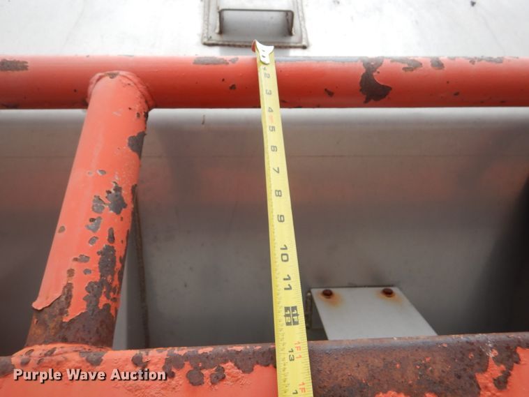 image for item DE4425 2001 Sterling LT7501 dump truck