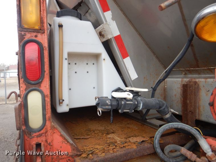 image for item DE4425 2001 Sterling LT7501 dump truck