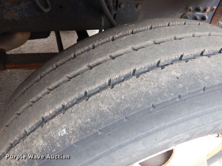 image for item DE4425 2001 Sterling LT7501 dump truck